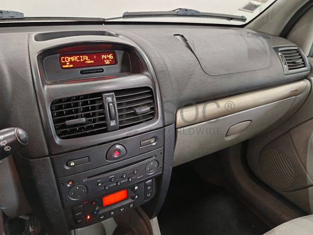 Renault Clio · Ano 2002