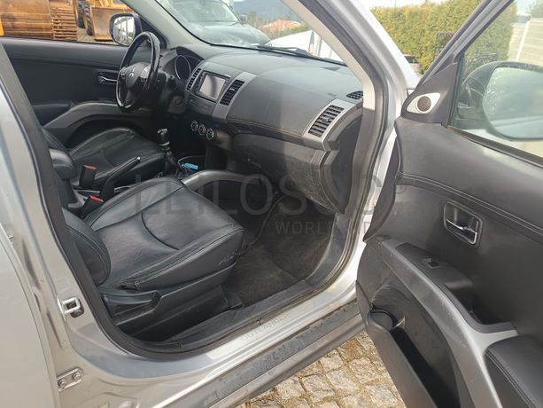 Mitsubishi Outlander · Ano 2011 · 7 Lugares