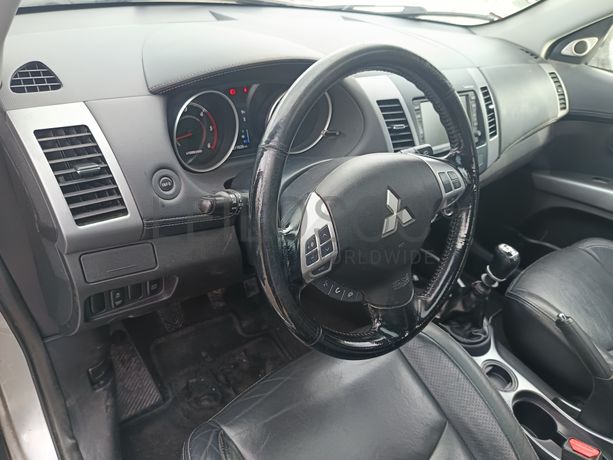 Mitsubishi Outlander · Ano 2011 · 7 Lugares