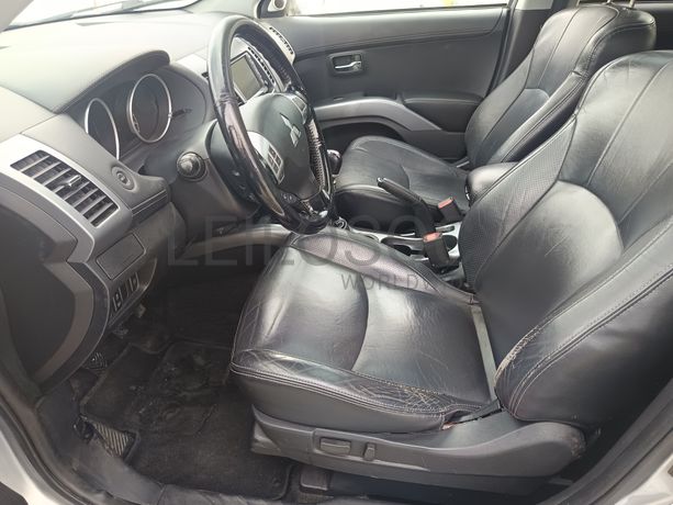 Mitsubishi Outlander · Ano 2011 · 7 Lugares