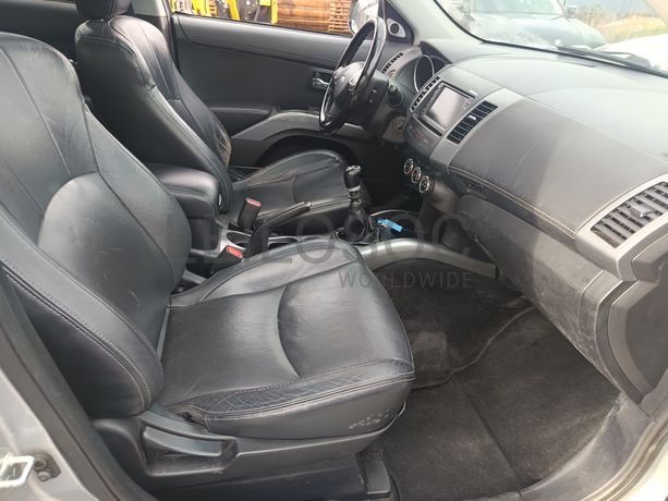 Mitsubishi Outlander · Ano 2011 · 7 Lugares