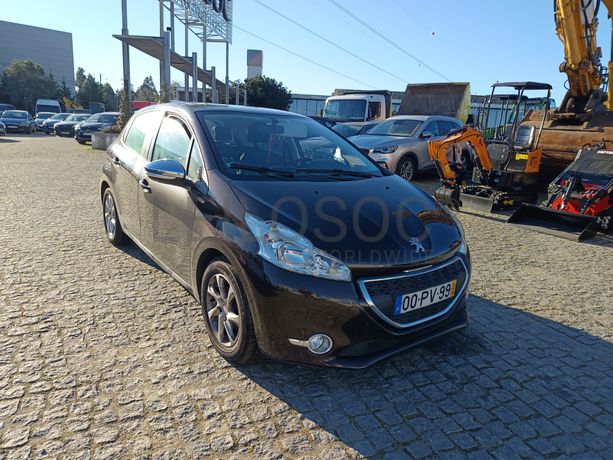 Peugeot 208 · Ano 2013