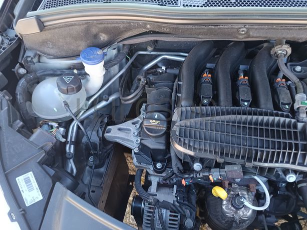 Peugeot 208 · Ano 2013