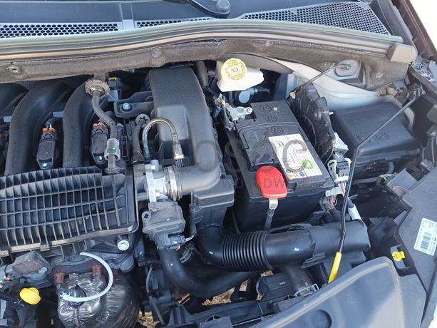 Peugeot 208 · Ano 2013