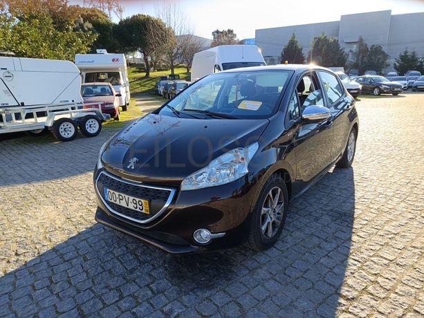 Peugeot 208 · Ano 2013
