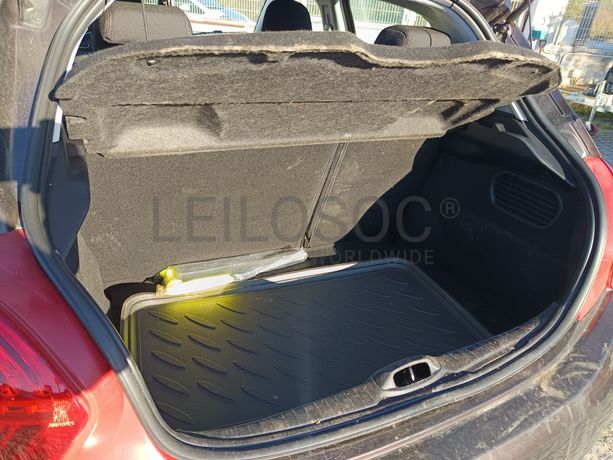 Peugeot 208 · Ano 2013