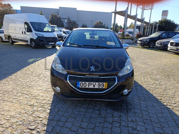 Peugeot 208 · Ano 2013