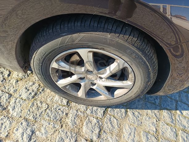 Peugeot 208 · Ano 2013