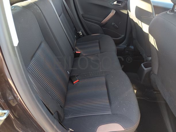Peugeot 208 · Ano 2013