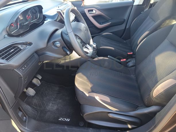 Peugeot 208 · Ano 2013