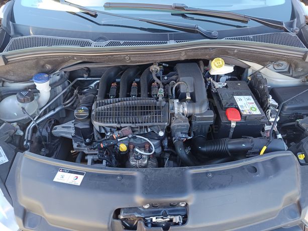 Peugeot 208 · Ano 2013