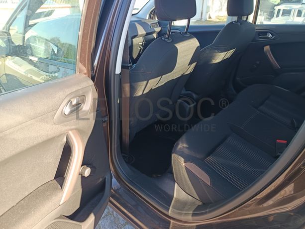 Peugeot 208 · Ano 2013