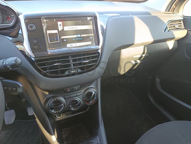 Peugeot 208 · Ano 2013