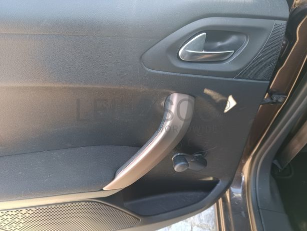 Peugeot 208 · Ano 2013