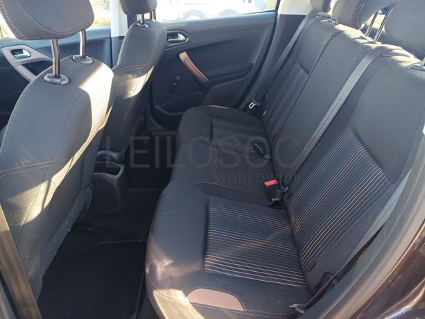 Peugeot 208 · Ano 2013