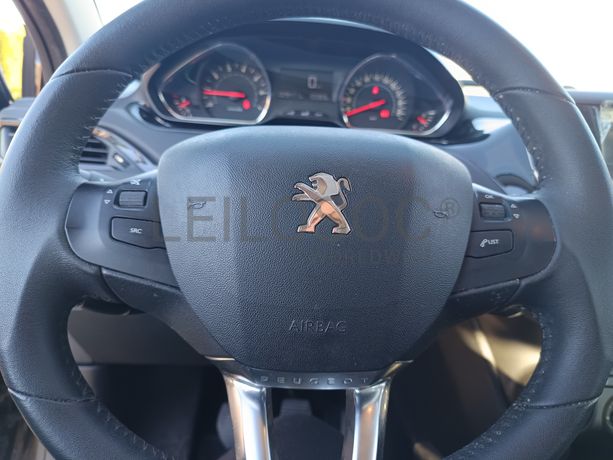 Peugeot 208 · Ano 2013