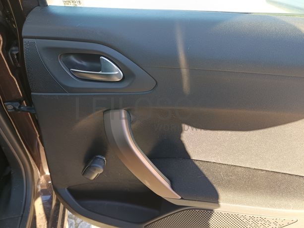 Peugeot 208 · Ano 2013