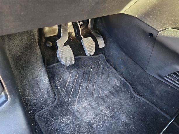 Peugeot 208 · Ano 2013