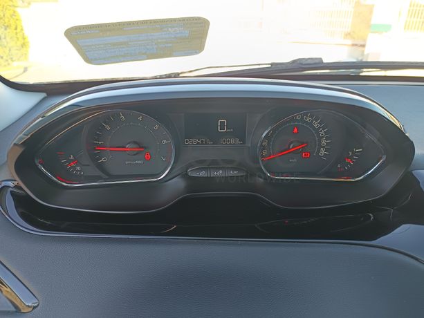 Peugeot 208 · Ano 2013