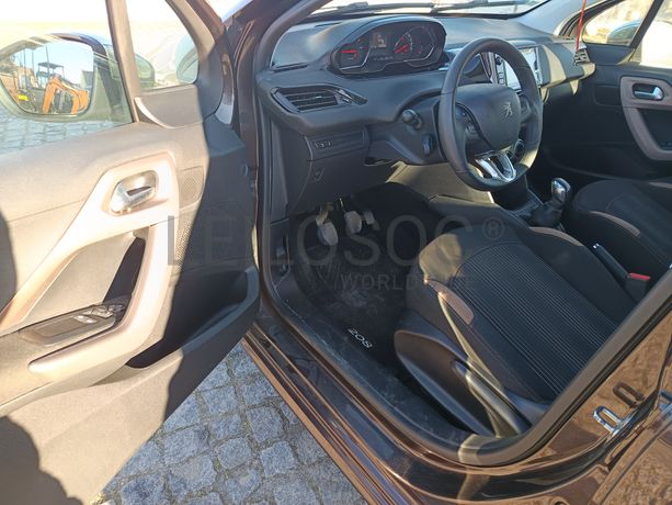 Peugeot 208 · Ano 2013