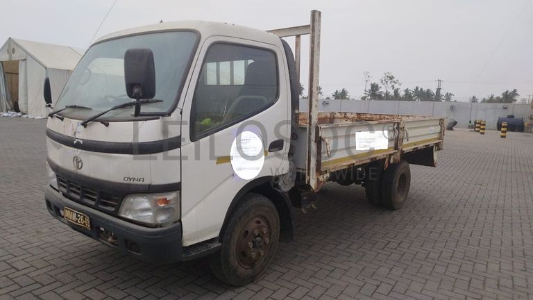 TOYOTA DYNA