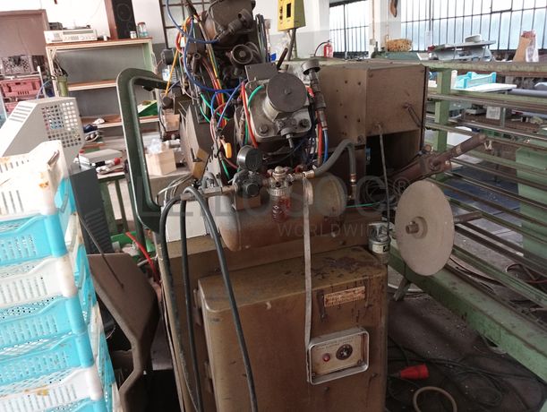 Máquina de Montar Bicos