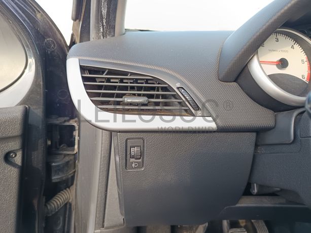 Peugeot 207 · Ano 2008