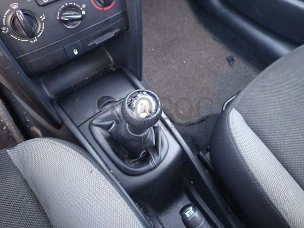 Peugeot 207 · Ano 2008