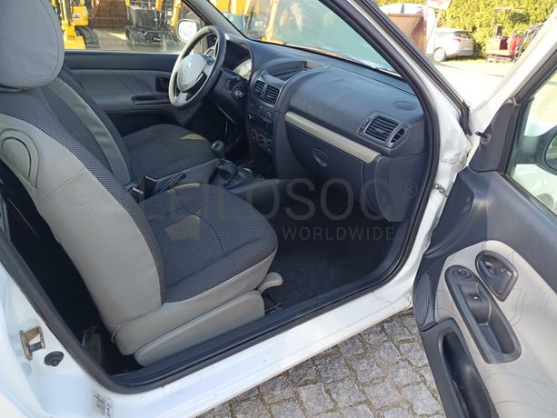 Renault Clio · Ano 2001