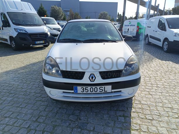 Renault Clio · Ano 2001