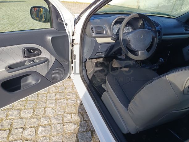 Renault Clio · Ano 2001