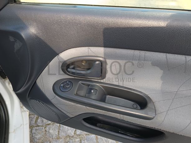 Renault Clio · Ano 2001