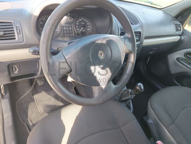 Renault Clio · Ano 2001