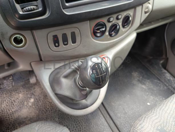 Renault Trafic · Ano 2006