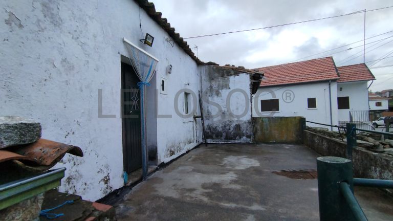 Moradia com arrecadação e anexo · Aldeia Velha, Sabugal