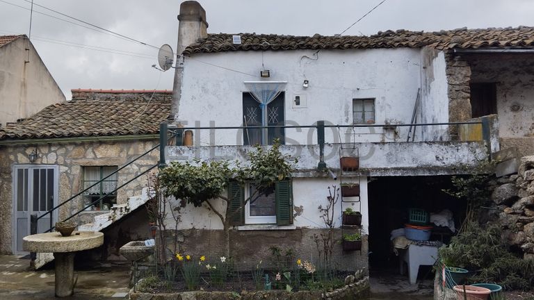 Moradia com arrecadação e anexo · Aldeia Velha, Sabugal