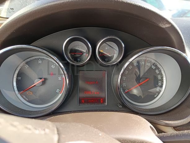 Opel Insígnia Sports Tourer 2.0 CDTI · Ano 2009