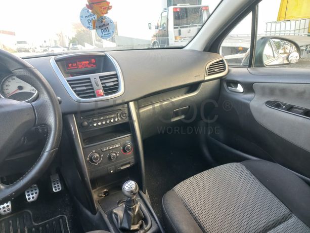 Peugeot 207 · Ano 2011