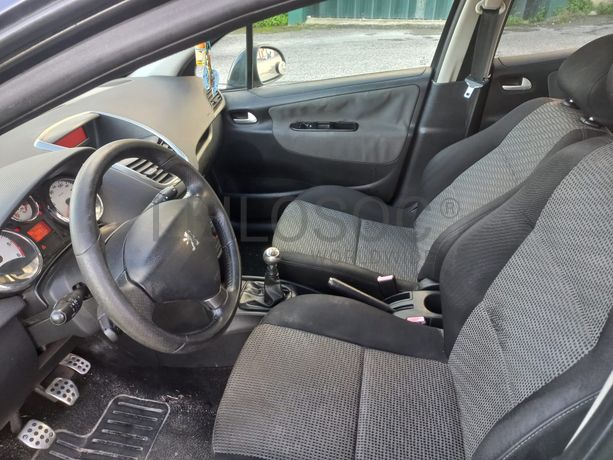 Peugeot 207 · Ano 2011