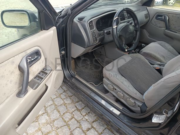 Nissan Primera · Ano 2000