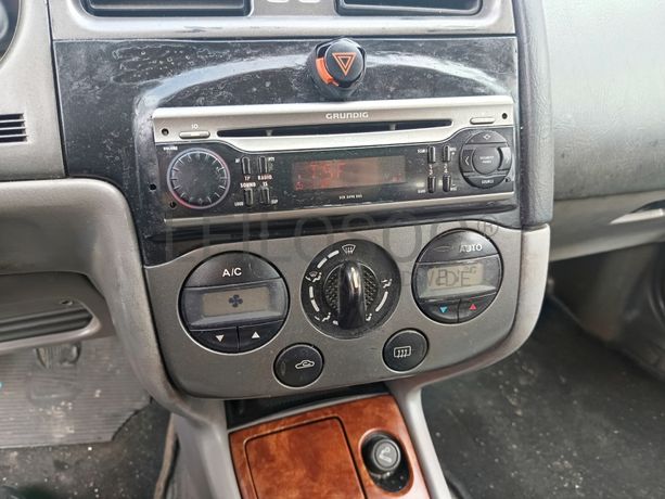 Nissan Primera · Ano 2000