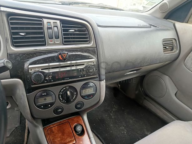 Nissan Primera · Ano 2000
