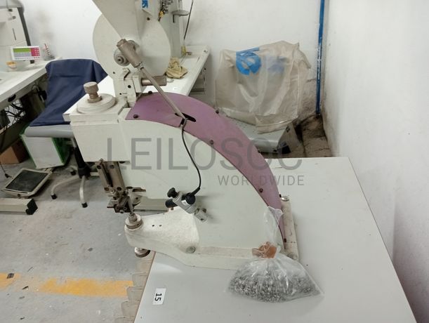 Máquinas de Coluna Alta · Máquina de Ribetes