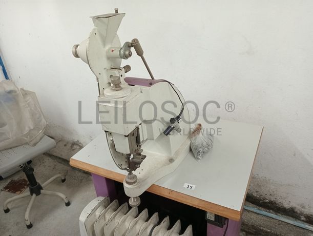 Máquinas de Coluna Alta · Máquina de Ribetes