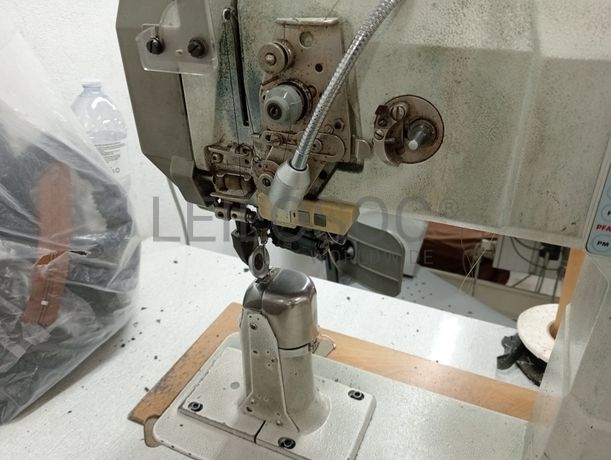 Máquinas de Coluna Alta · Máquina de Ribetes