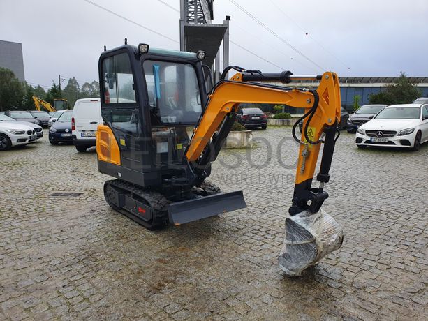 Mini Giratória Infront YFE20 · Ano 2023