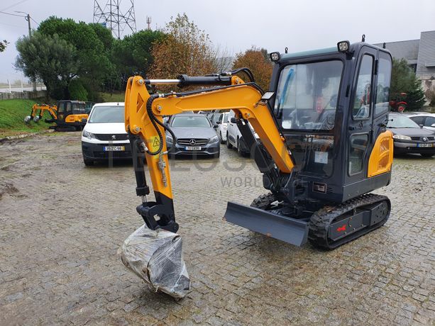 Mini Giratória Infront YFE20 · Ano 2023