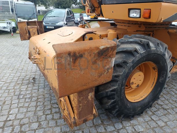 Giratória Case · Ano 2004