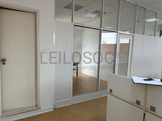 Escritório com 3 Pisos · Oeiras