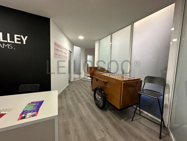 Escritório com 3 Pisos · Oeiras